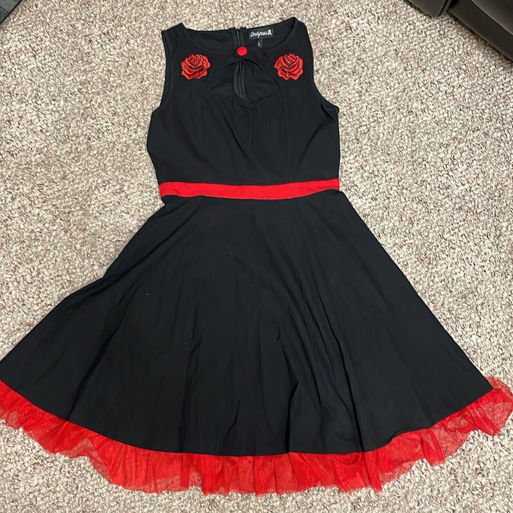 Sourpuss retro look Black and Red full skirt peep bust dress